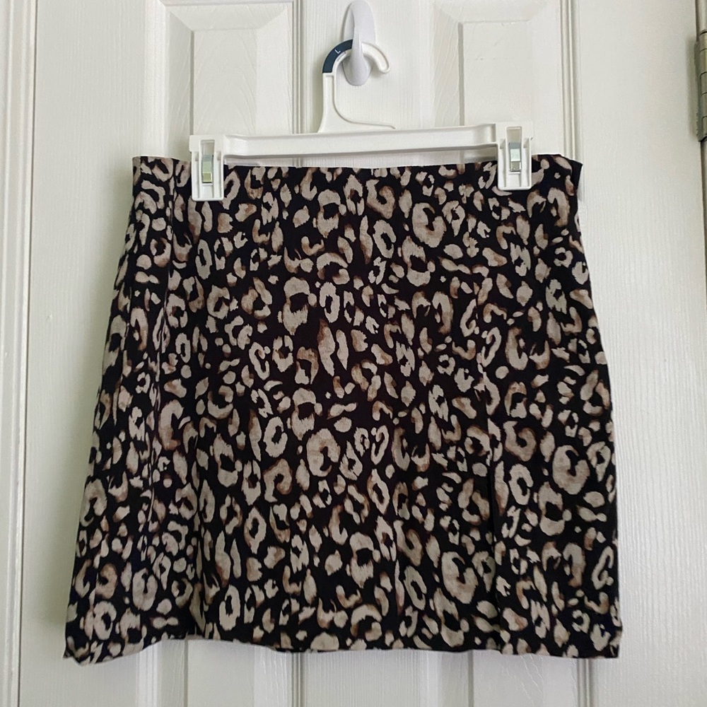 Mini skirt with slit